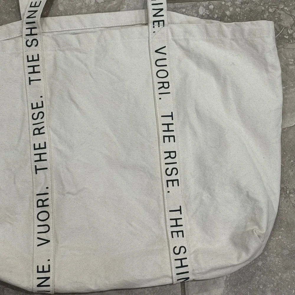 Vuori The Rise The Shine Canvas Tote Bag Cream‎ Oversized Shopper Gym Beach Bag
